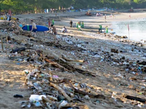 TOP 10 bãi biển tệ nhất Thế giới