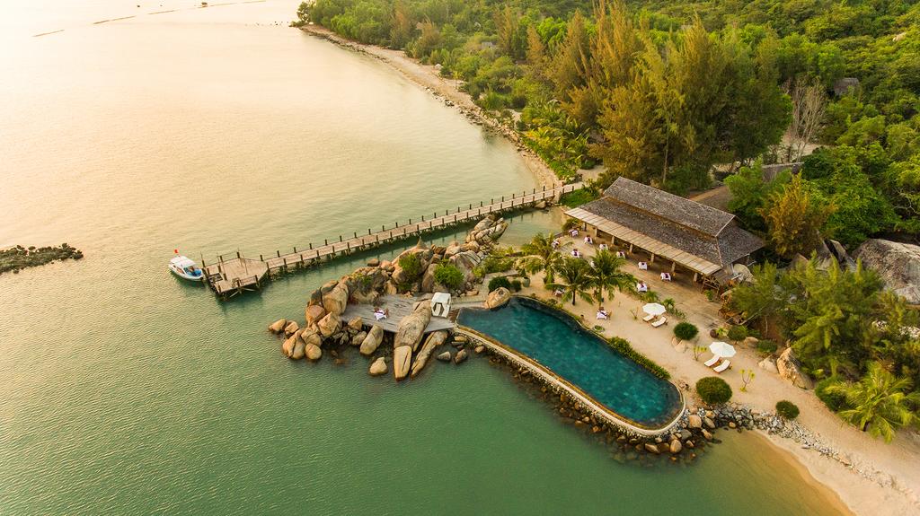 lalyana-ninh-van-bay