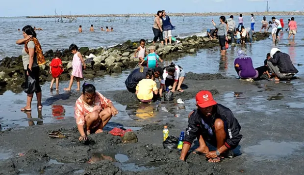 marunda-beach-e28093-indonesia