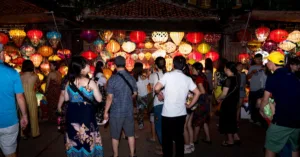 Khám phá lễ hội đèn lồng Hội An đầy màu sắc