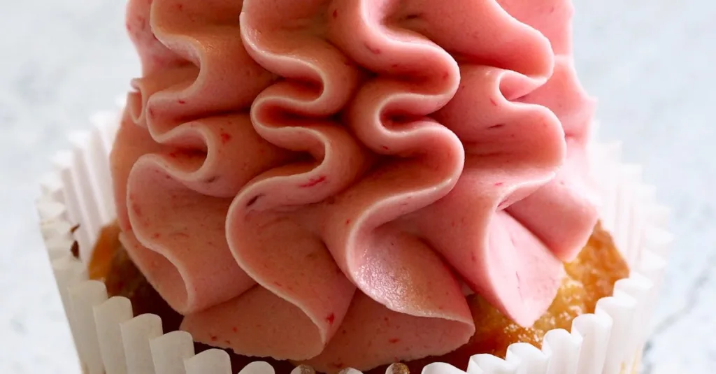 Làm bánh bông lan đơn giản tại nhà