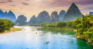 Khám phá vẻ đẹp Việt Nam qua chuyến xuyên Việt