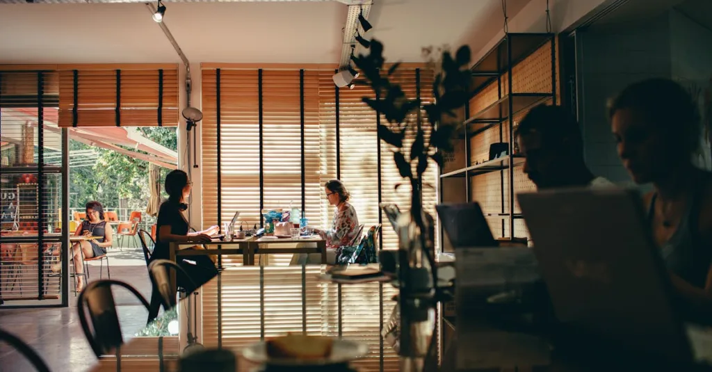 Làm việc tại quán cà phê: Tự do nhưng cần kỷ luật