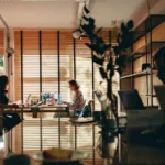 Làm việc tại quán cà phê: Tự do nhưng cần kỷ luật